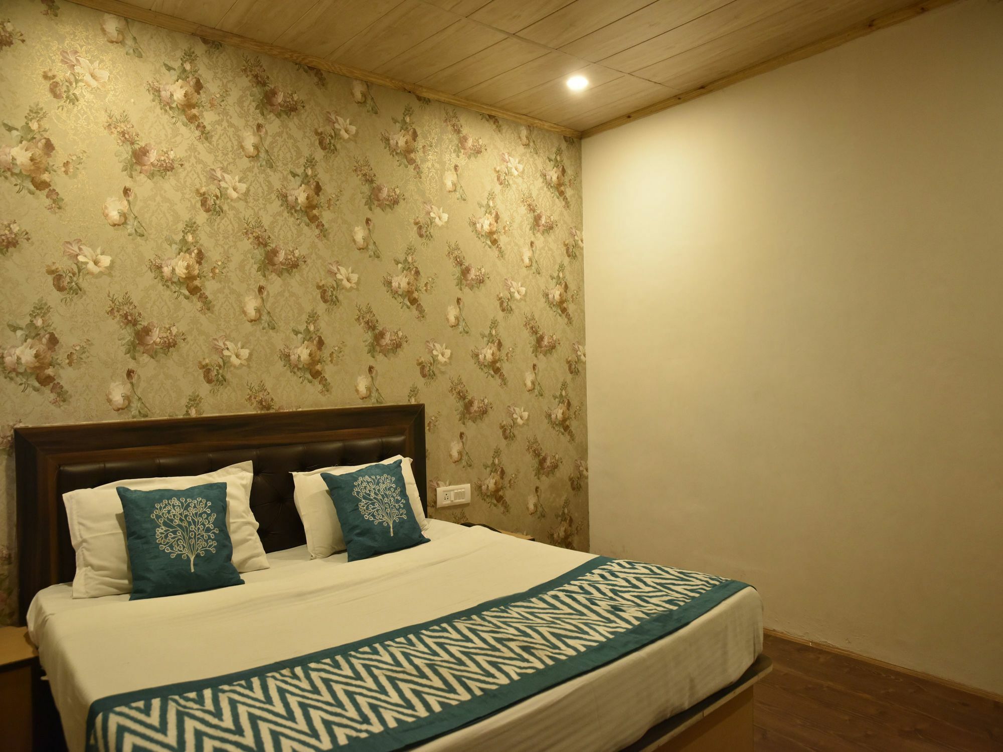 Oyo 8917 Hotel Crystal Palace Шімла Екстер'єр фото